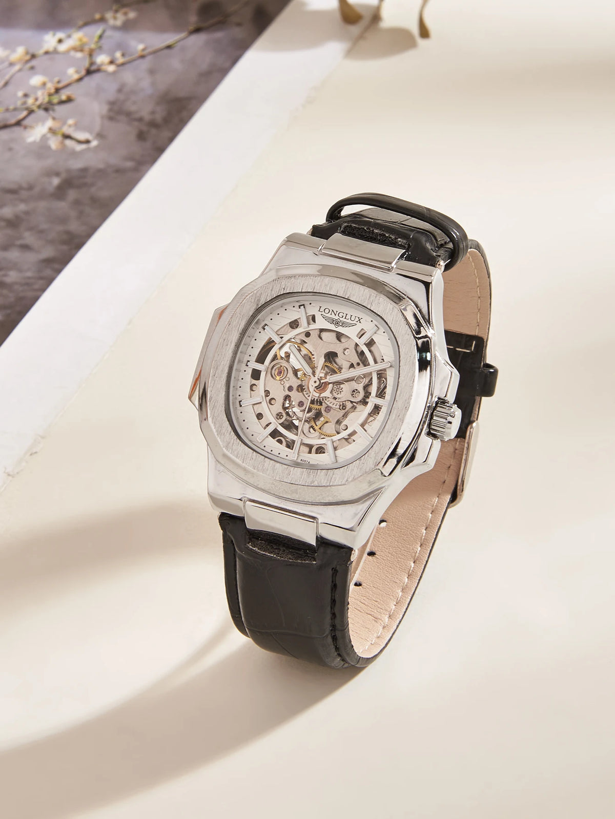 Reloj automático Monarch, acabado plateado